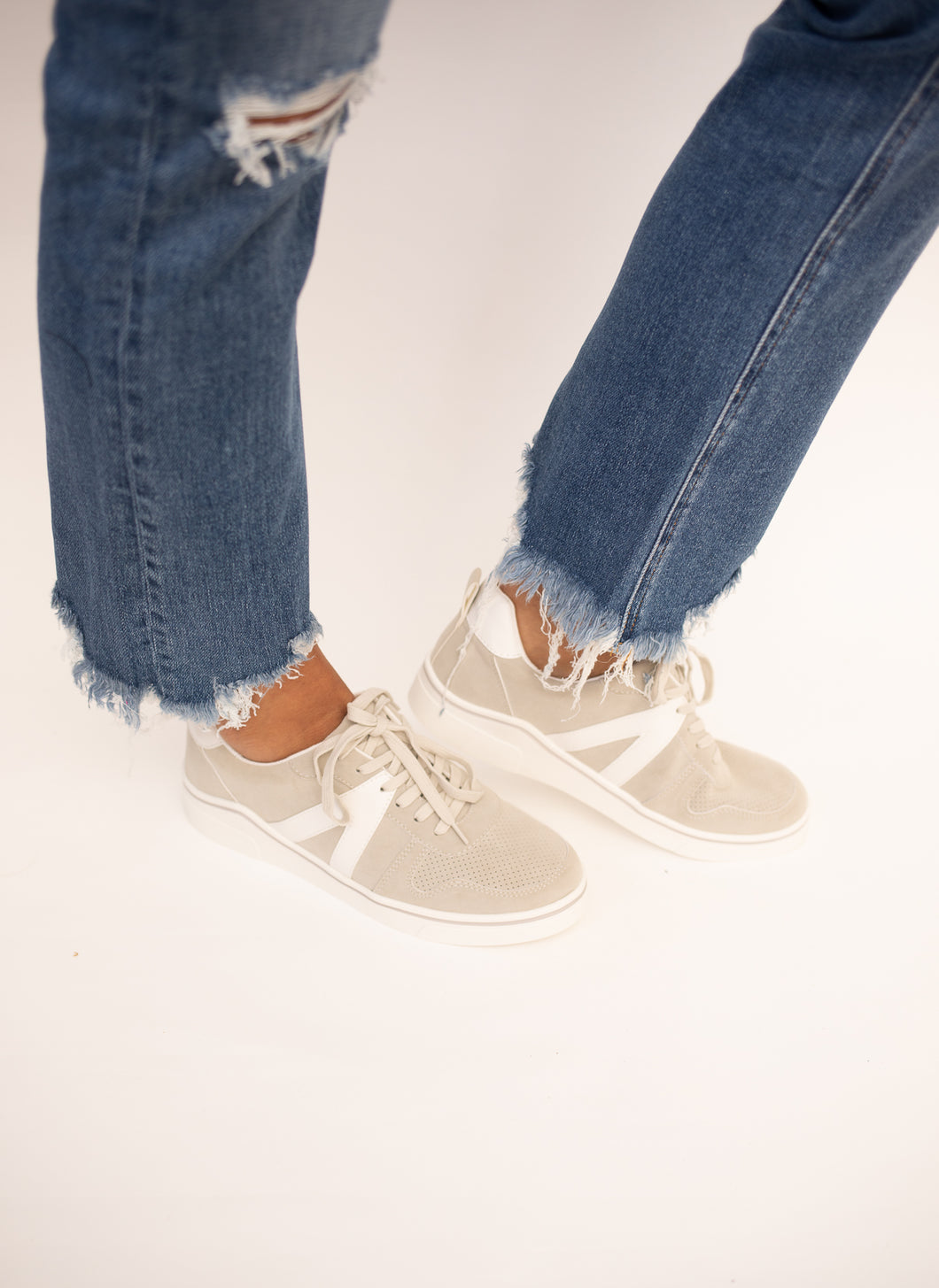 Alta Natural Sneaker