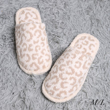 Load image into Gallery viewer, Maggie Comfy Luxe Leopard Slipper