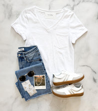 Load image into Gallery viewer, Britt High Rise Raw Hem Slim Wide Leg Jeans