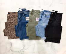 Load image into Gallery viewer, Jayda Slouchy Leopard Print Barrel Denim