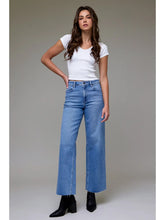 Load image into Gallery viewer, McKinley Hidden Medium Wash Dad Jean