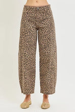 Load image into Gallery viewer, Jayda Slouchy Leopard Print Barrel Denim